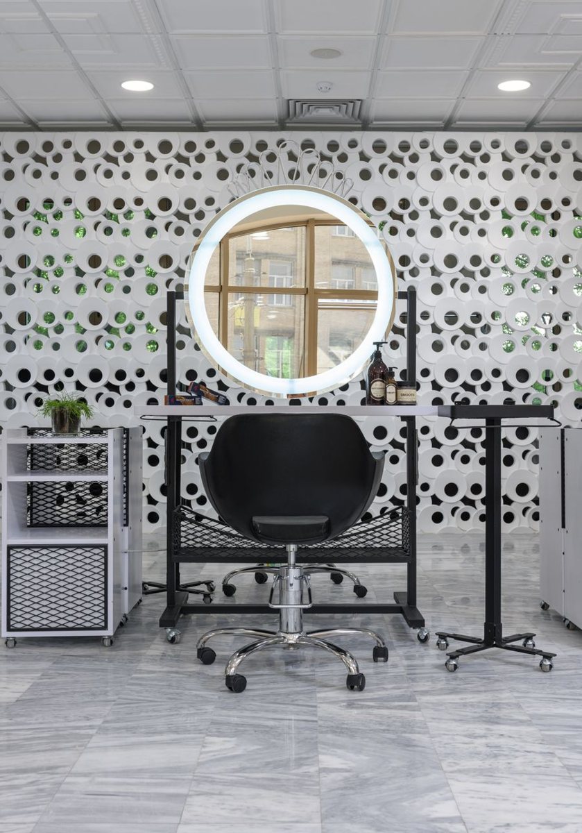 Salon lounge