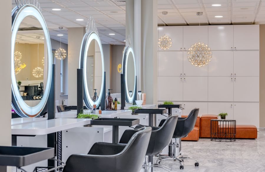 The salon floor with round mirrors