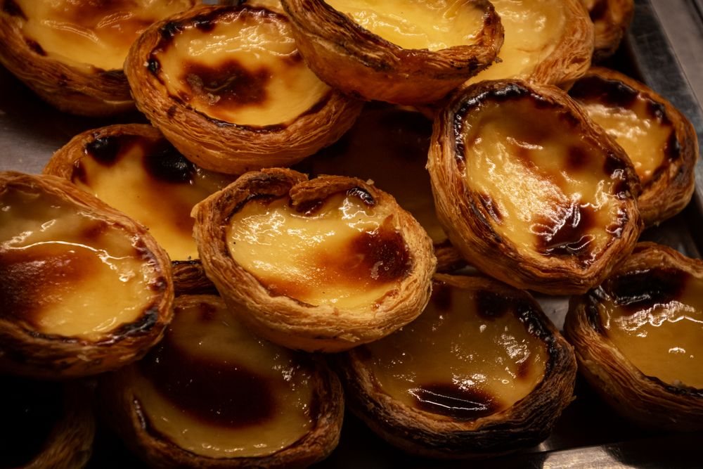 Tray of pastéis de nata